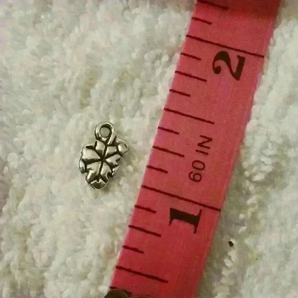 Jewelry - NWOT - Tibetan Silver Pendant Charms for Jewelry - Flower